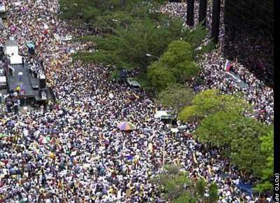 Multitud pacífica del pueblo Venezolano